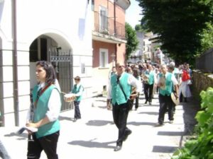 La banda di Borbona durante la processione - Vallemare di Borbona 2010