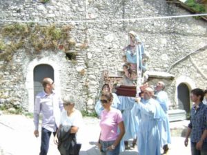 La Madonna in processione - Vallemare di Borbona 2010